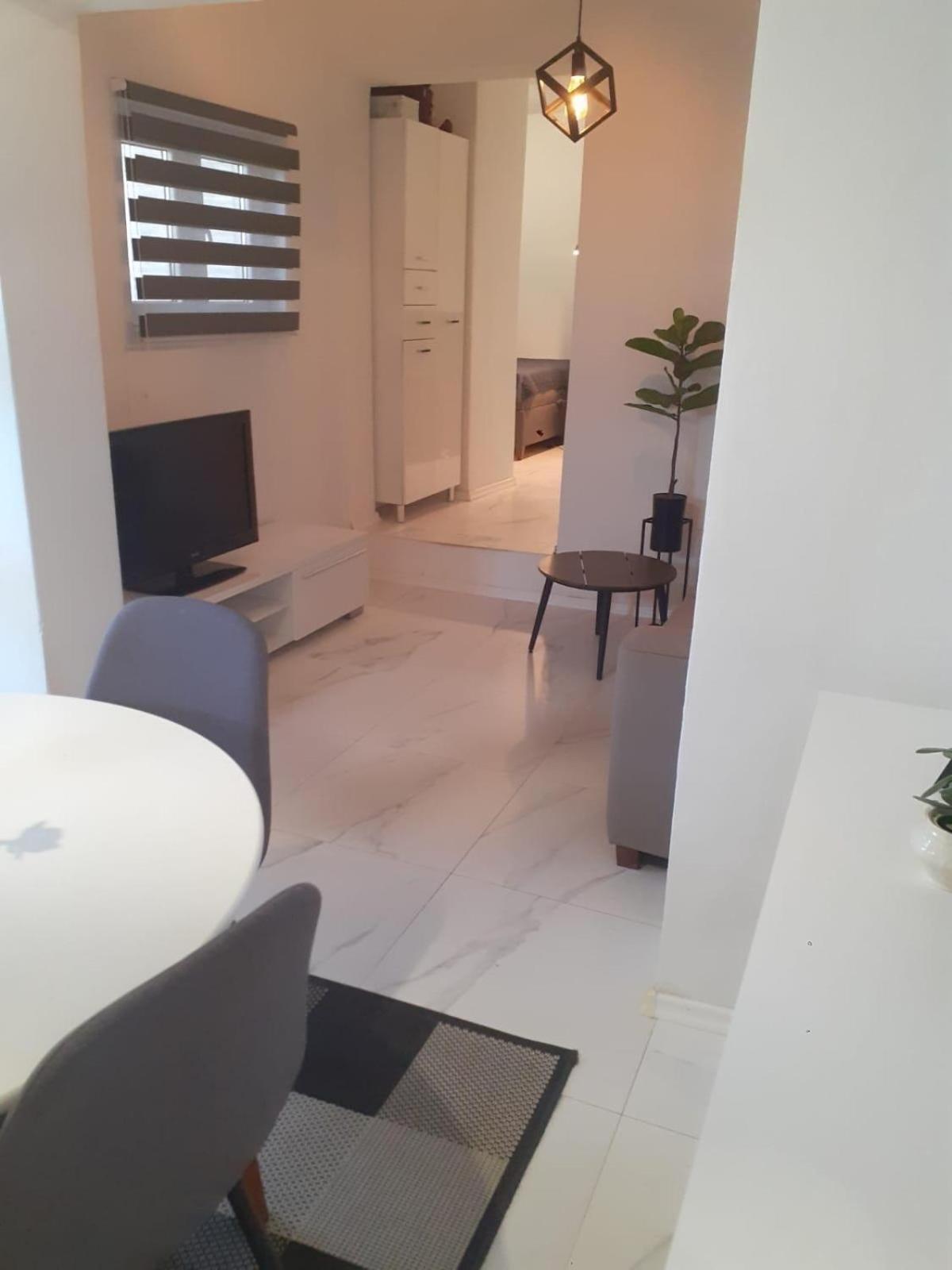 Apartments By The Sea Brist, Makarska - 11039 Exterior foto